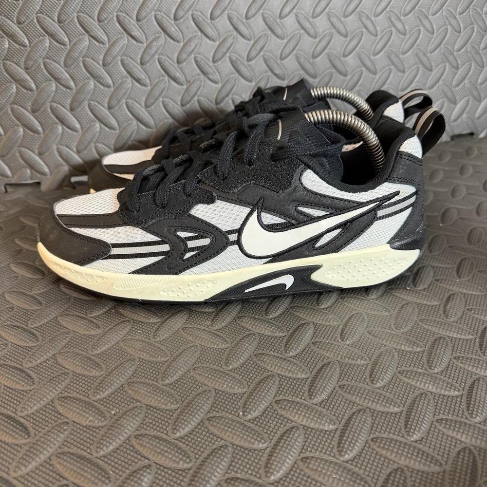 Nike‎ Jam Womens Basketball Shoes Size 8.5 Black/ White Sneakers Shoes EUC!